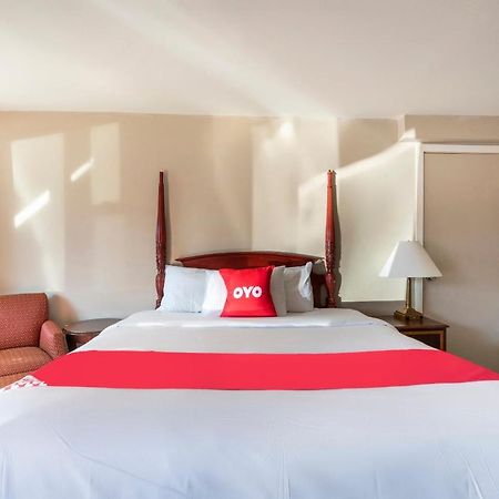 Oyo Hotel Malden Ma Broadway Luaran gambar