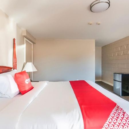 Oyo Hotel Malden Ma Broadway Luaran gambar