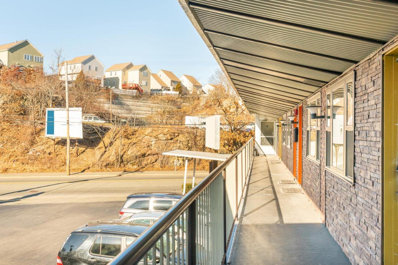 Oyo Hotel Malden Ma Broadway Luaran gambar
