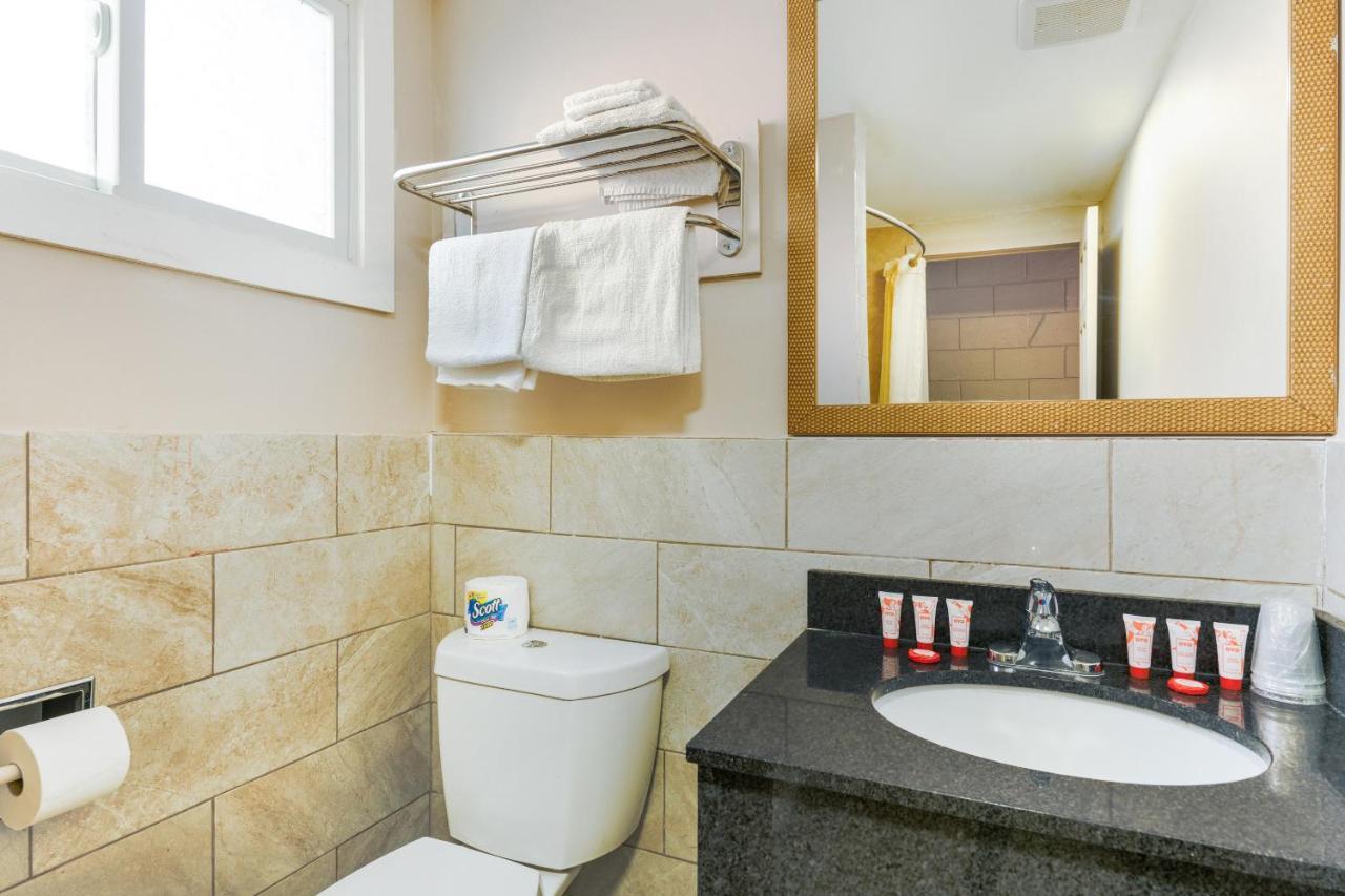 Oyo Hotel Malden Ma Broadway Luaran gambar