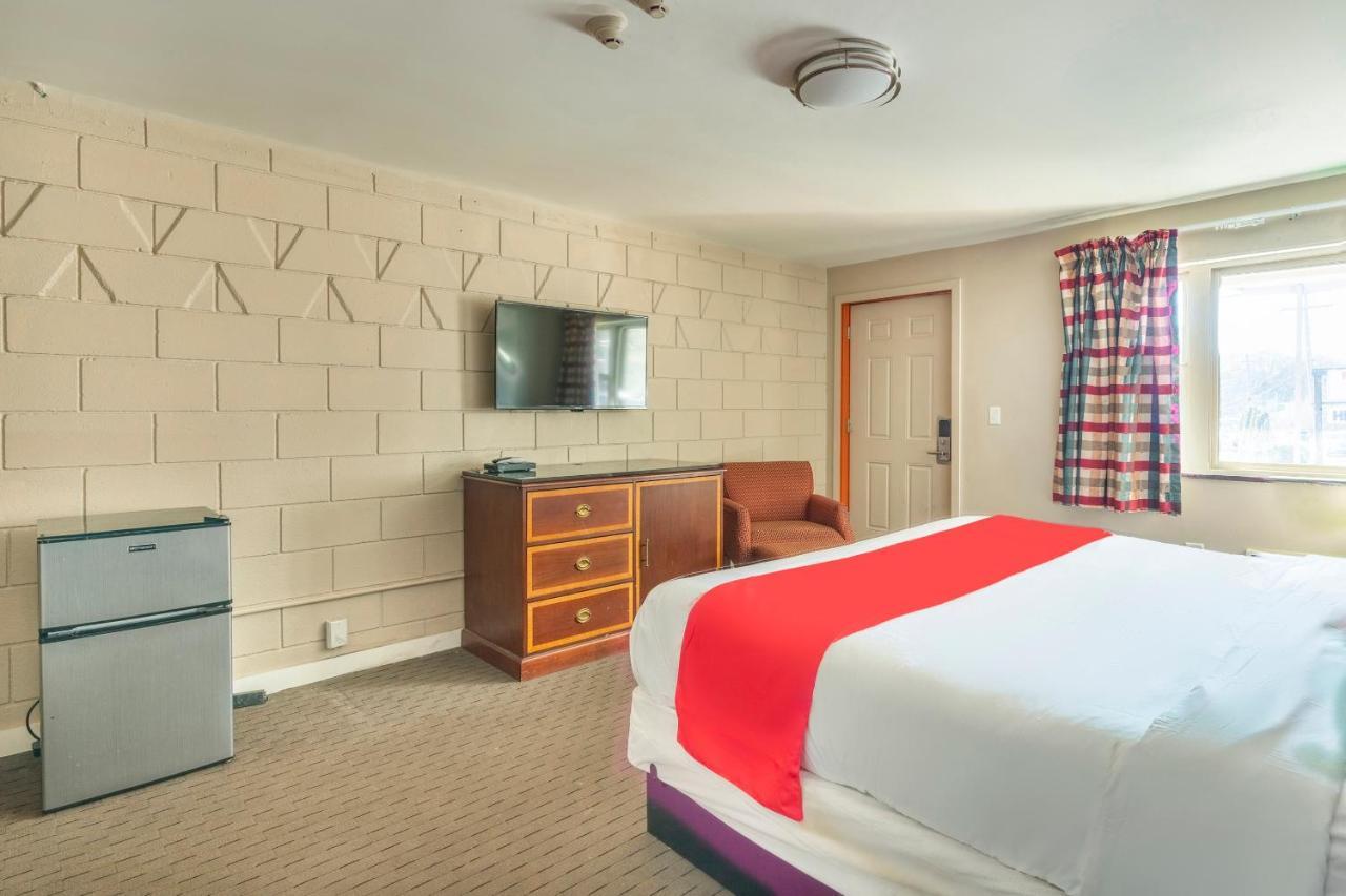 Oyo Hotel Malden Ma Broadway Luaran gambar