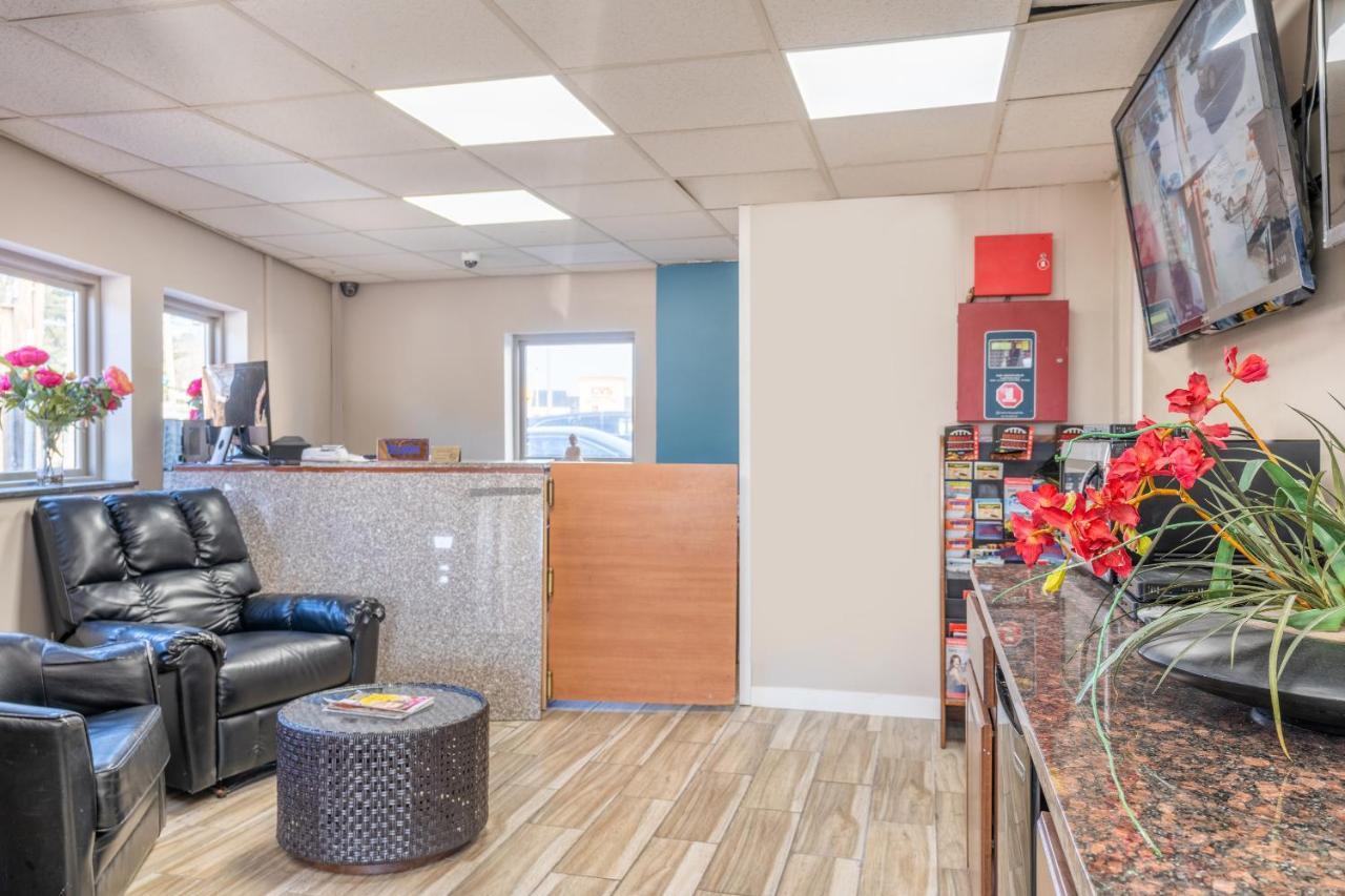 Oyo Hotel Malden Ma Broadway Luaran gambar
