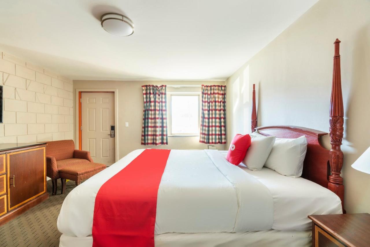 Oyo Hotel Malden Ma Broadway Luaran gambar