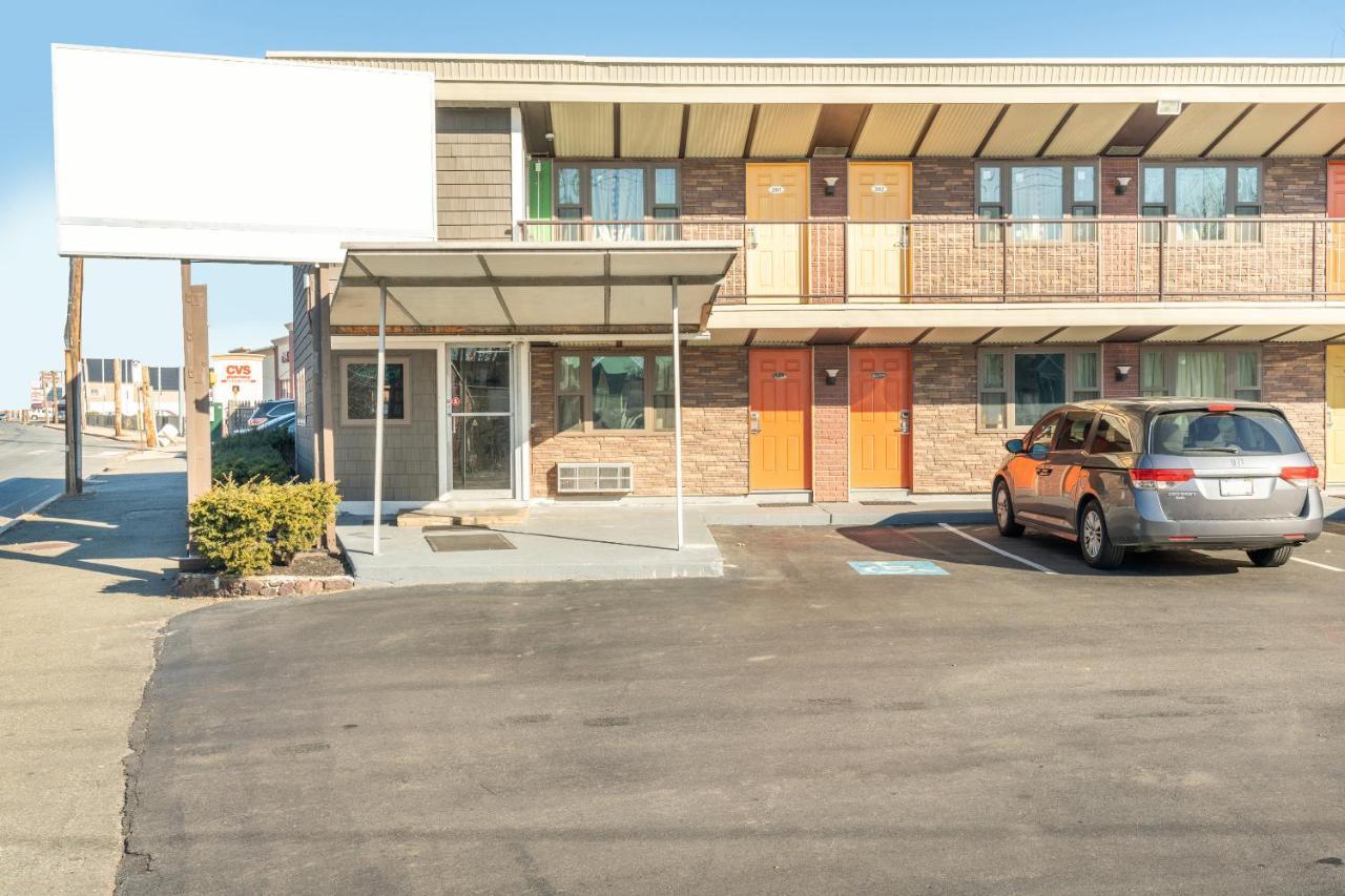 Oyo Hotel Malden Ma Broadway Luaran gambar
