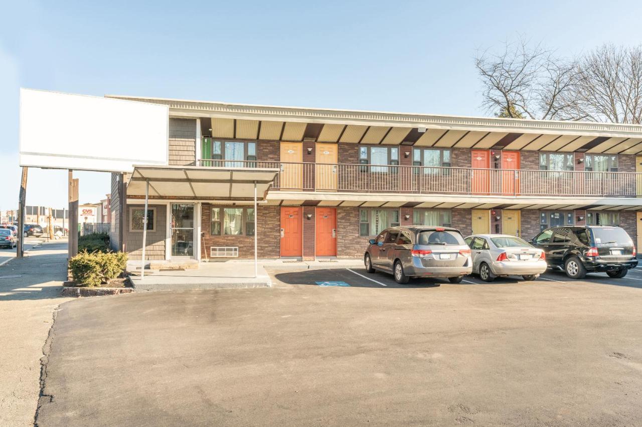 Oyo Hotel Malden Ma Broadway Luaran gambar