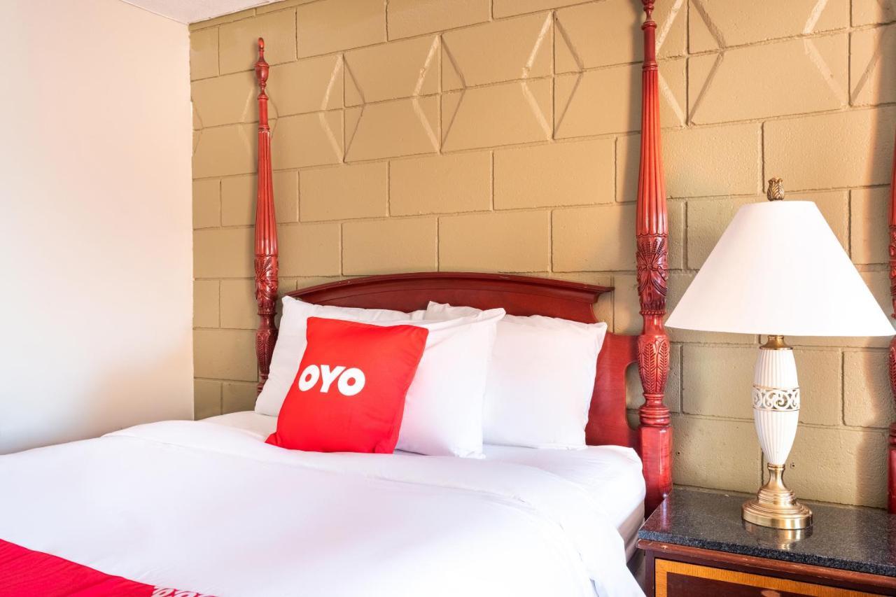Oyo Hotel Malden Ma Broadway Luaran gambar