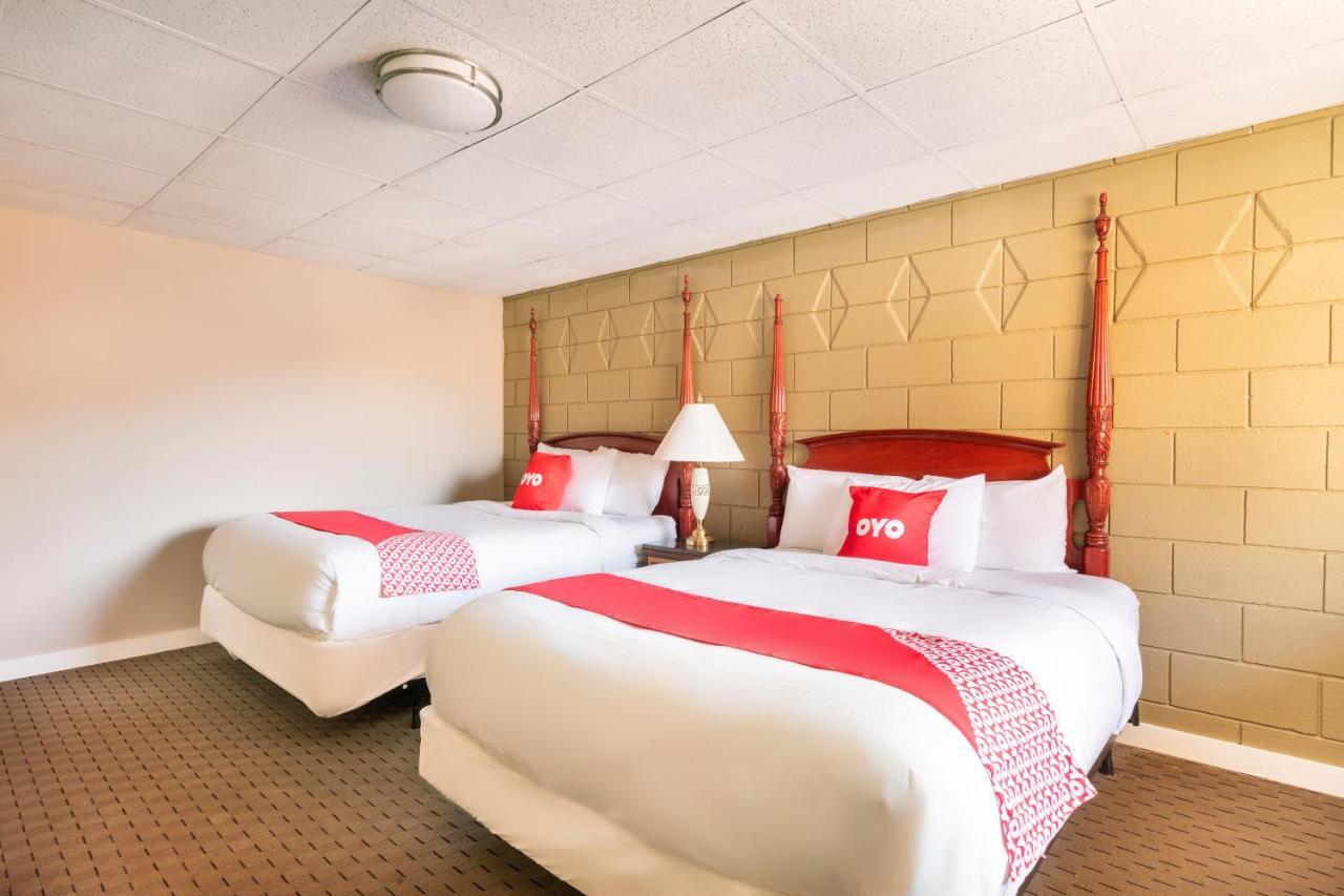 Oyo Hotel Malden Ma Broadway Luaran gambar