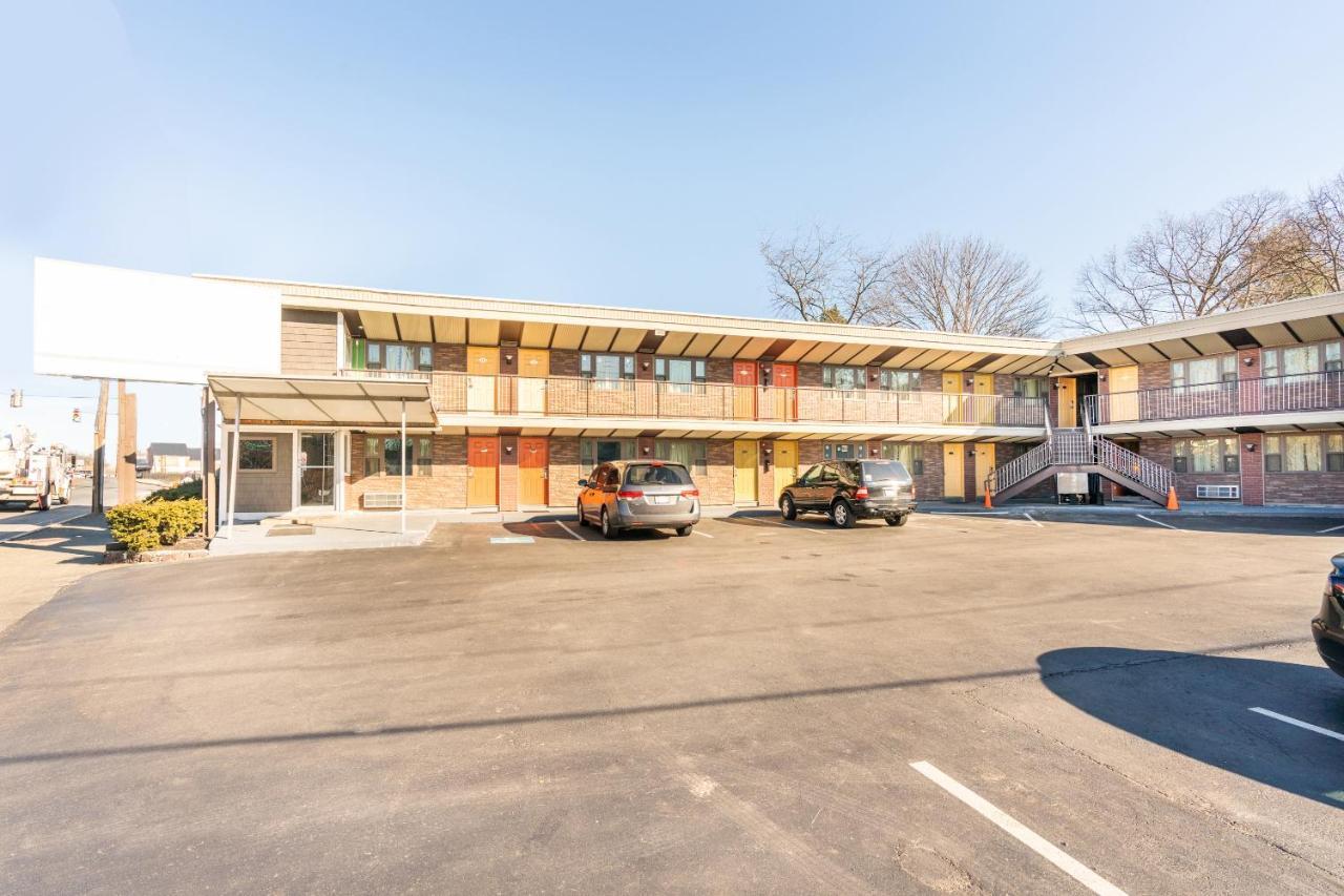 Oyo Hotel Malden Ma Broadway Luaran gambar
