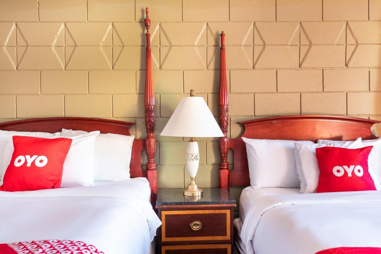 Oyo Hotel Malden Ma Broadway Luaran gambar