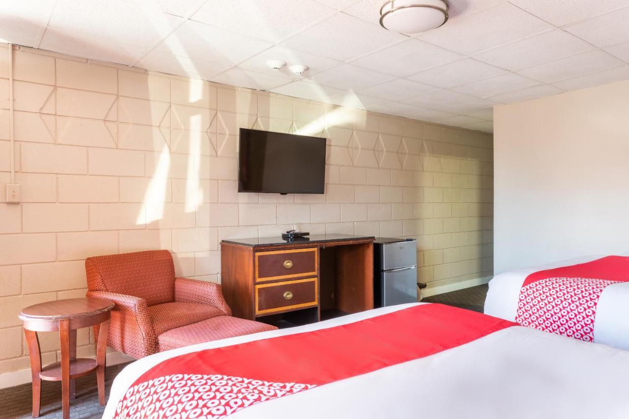 Oyo Hotel Malden Ma Broadway Luaran gambar